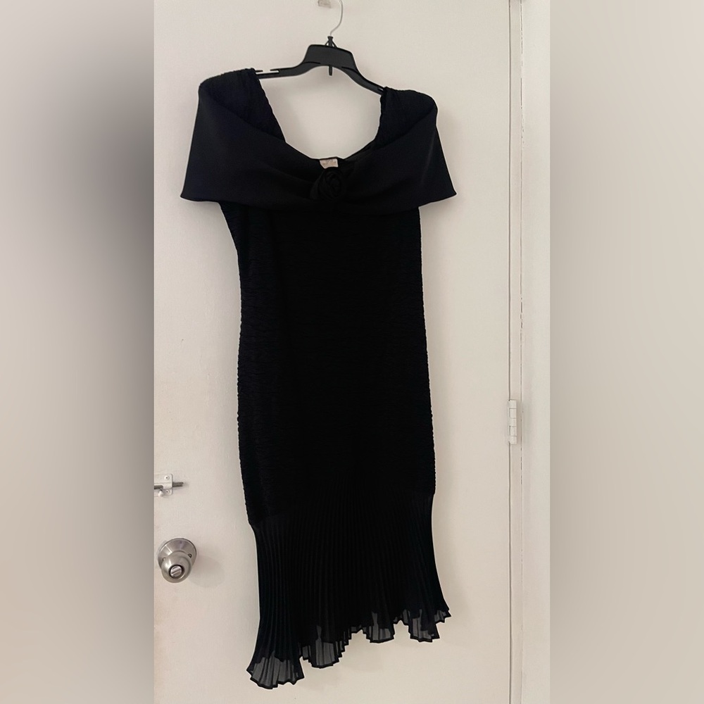 Absolutely Chic Black Dress